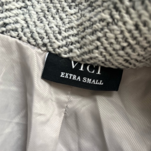 VICI Tayshia Gray Herringbone Coat - Picture 9 of 11